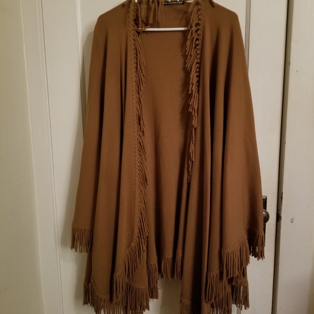 Light brown fringe shaw